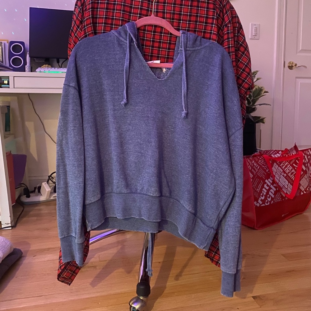 VINTAGE HAVANA | V neck hooded sweater